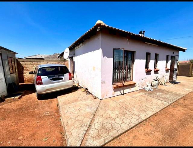 2 BEDROOM HOUSE FOR SALE IN WESTONARIA